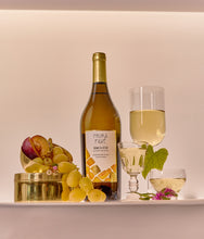 Load image into Gallery viewer, Prima Pave Bianca D'or Non-Alcoholic Still Wine with glasses and fruit and wintery colors